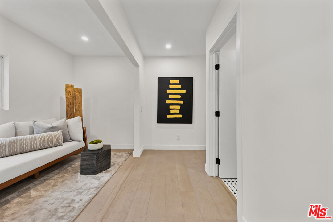 Grove Lumina, Ashcroft Ave, 90048