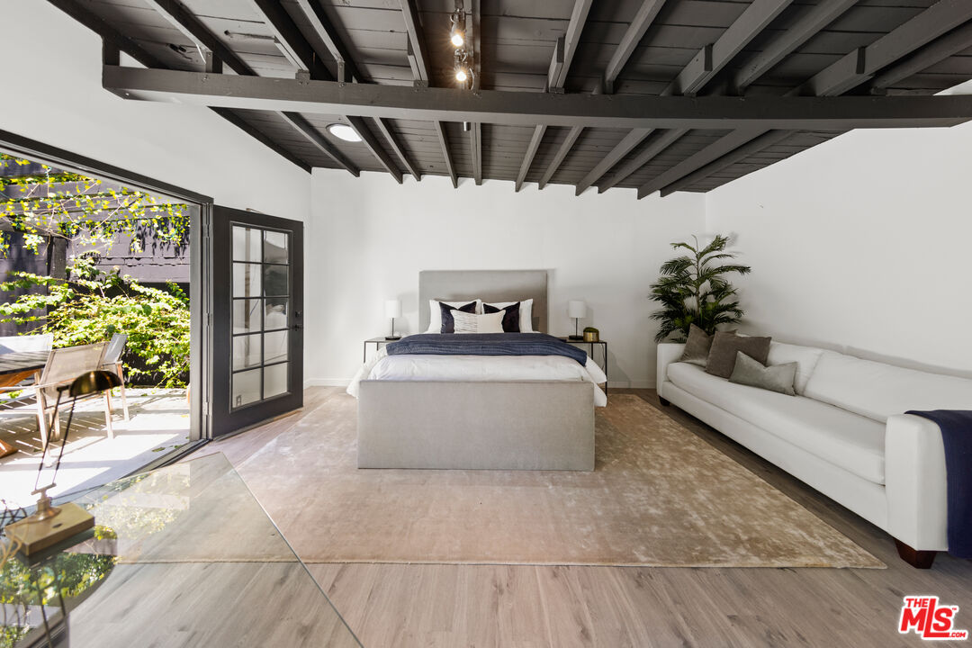 Grove Lumina, Ashcroft Ave, 90048