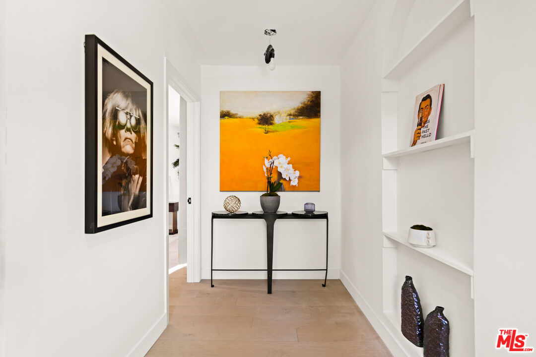 Grove Lumina, Ashcroft Ave, 90048