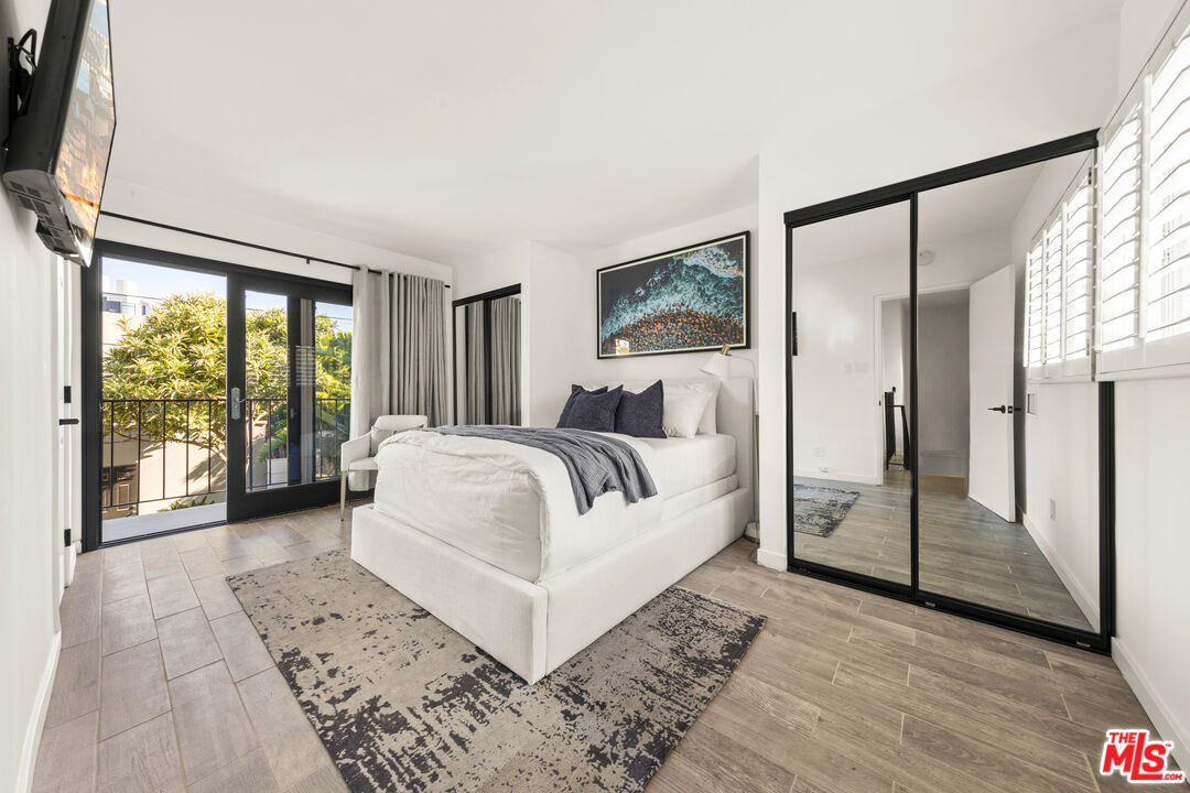 Grove Lumina, Ashcroft Ave, 90048