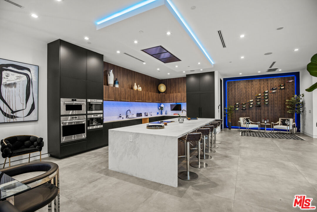 Garden, Roscomare Rd, 90077