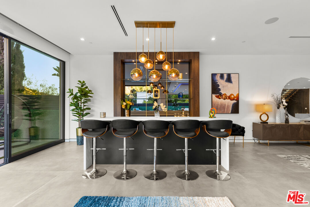 Garden, Roscomare Rd, 90077