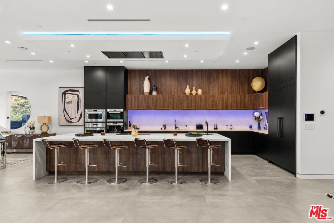 Garden, Roscomare Rd, 90077