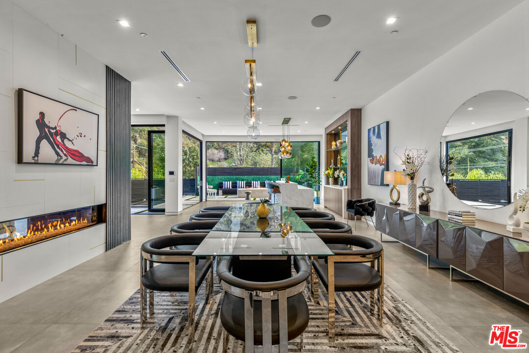 Garden, Roscomare Rd, 90077