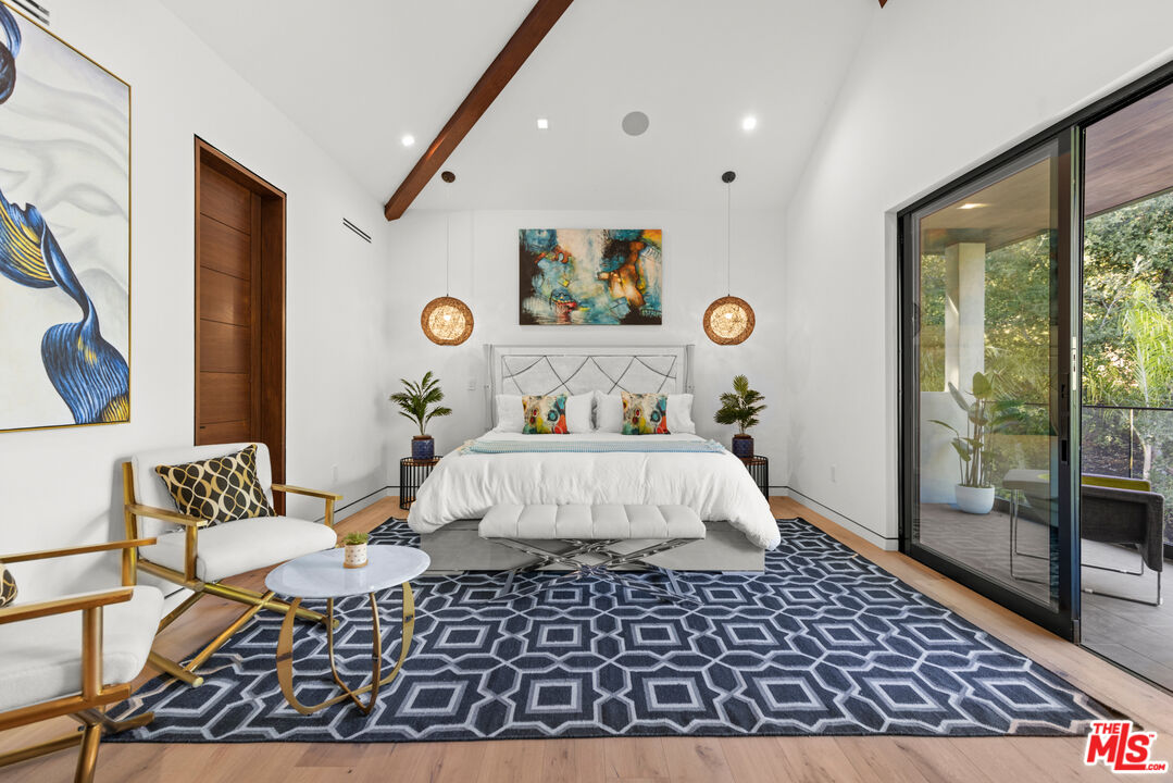 Garden, Roscomare Rd, 90077