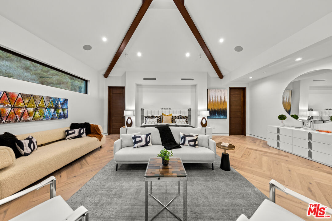 Garden, Roscomare Rd, 90077