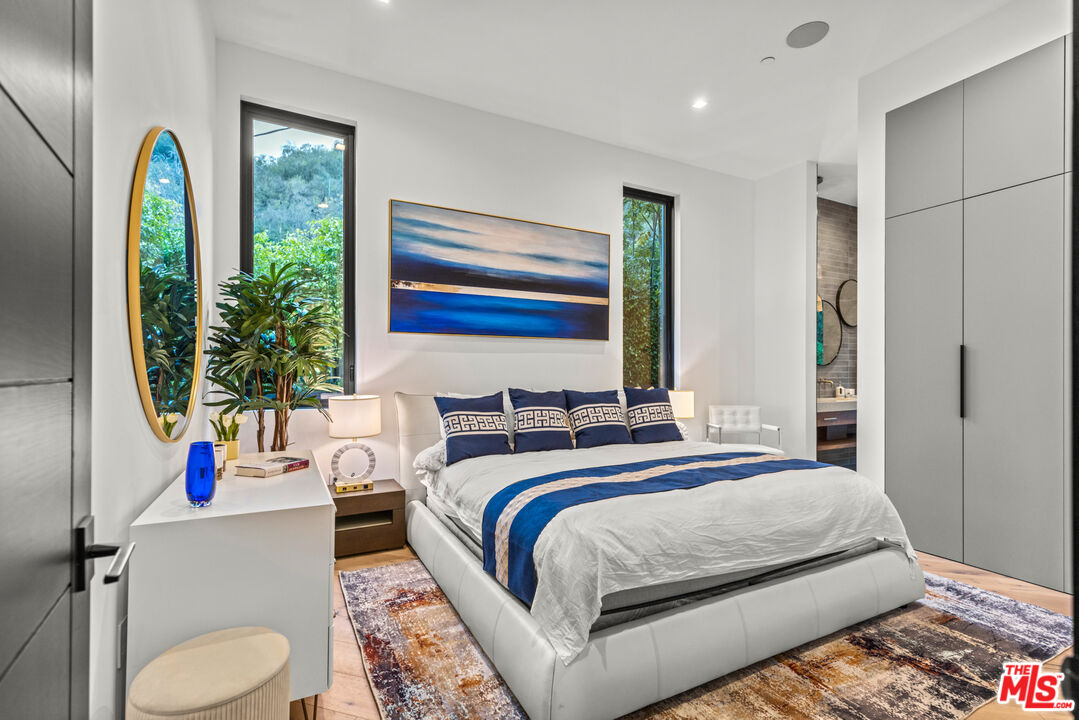 Garden, Roscomare Rd, 90077