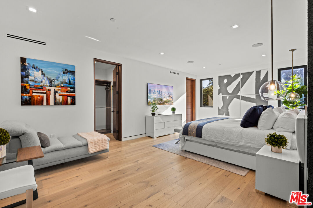 Garden, Roscomare Rd, 90077