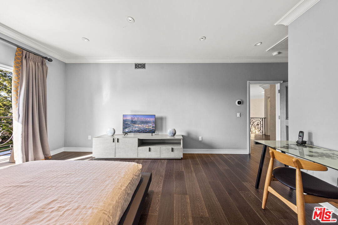 View Cascade, Kings Ct, 90077