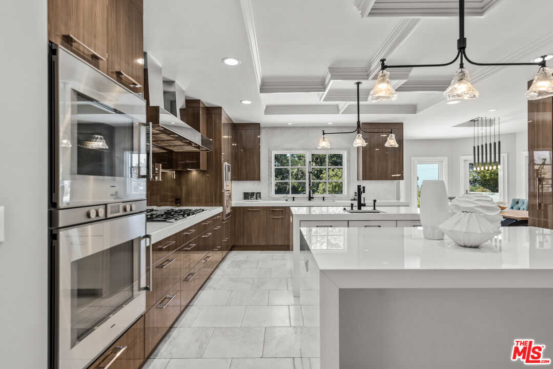 View Cascade, Kings Ct, 90077