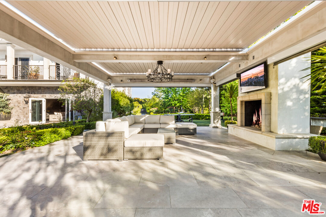 View Cascade, Kings Ct, 90077