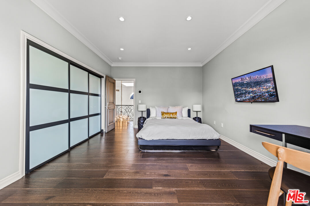 View Cascade, Kings Ct, 90077