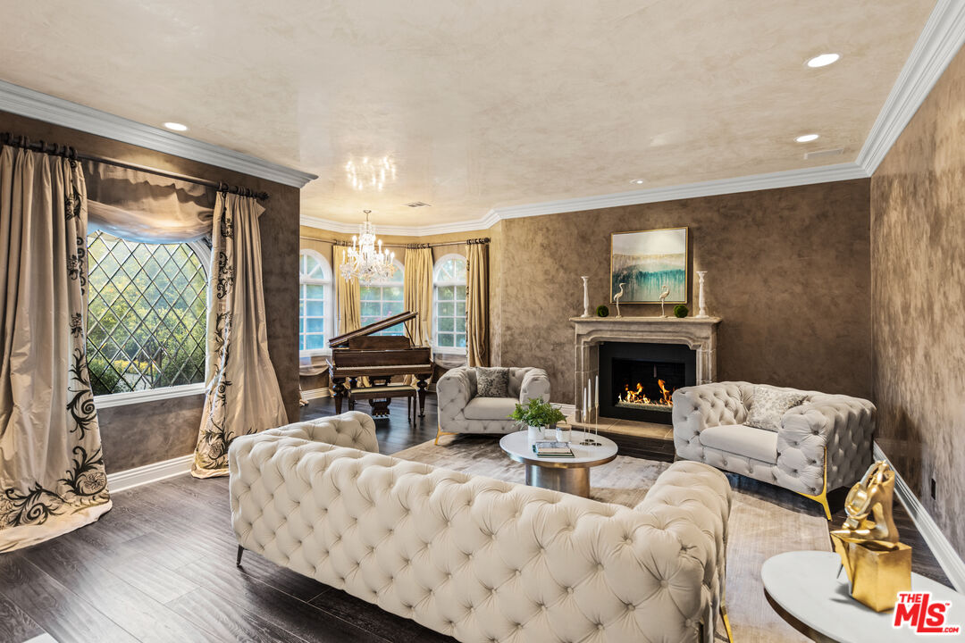 View Cascade, Kings Ct, 90077