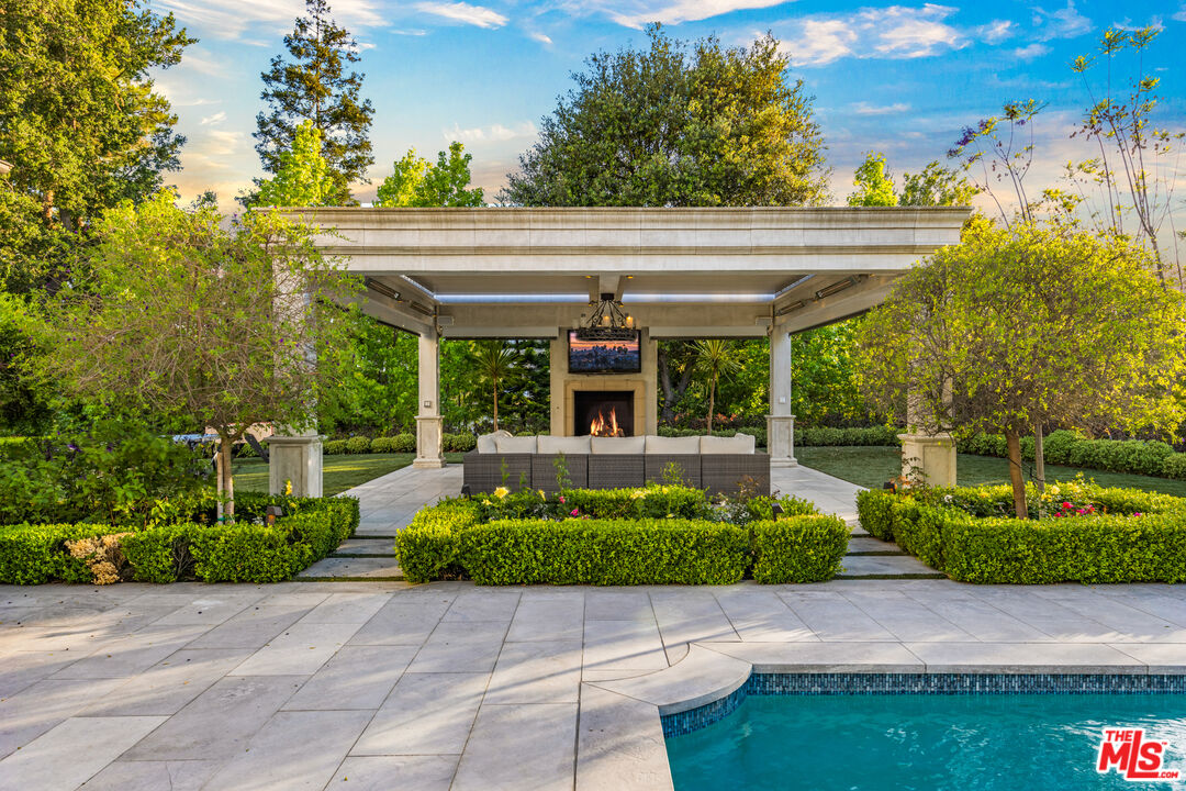 View Cascade, Kings Ct, 90077