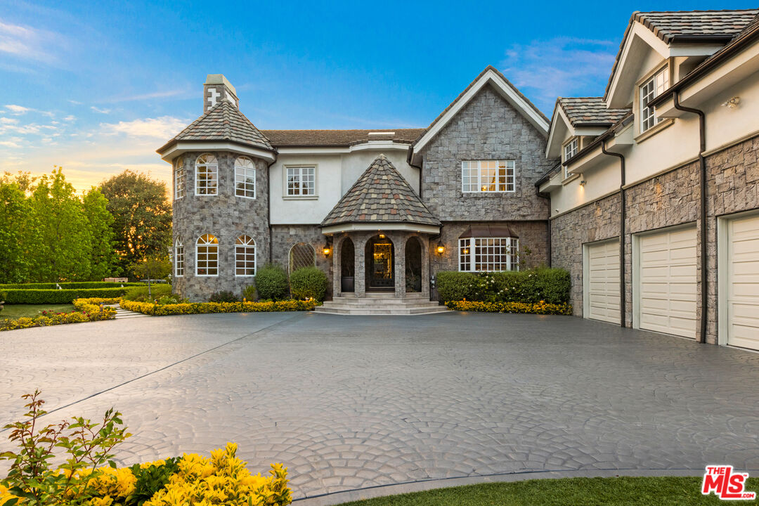 View Cascade, Kings Ct, 90077