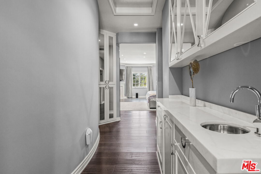 View Cascade, Kings Ct, 90077