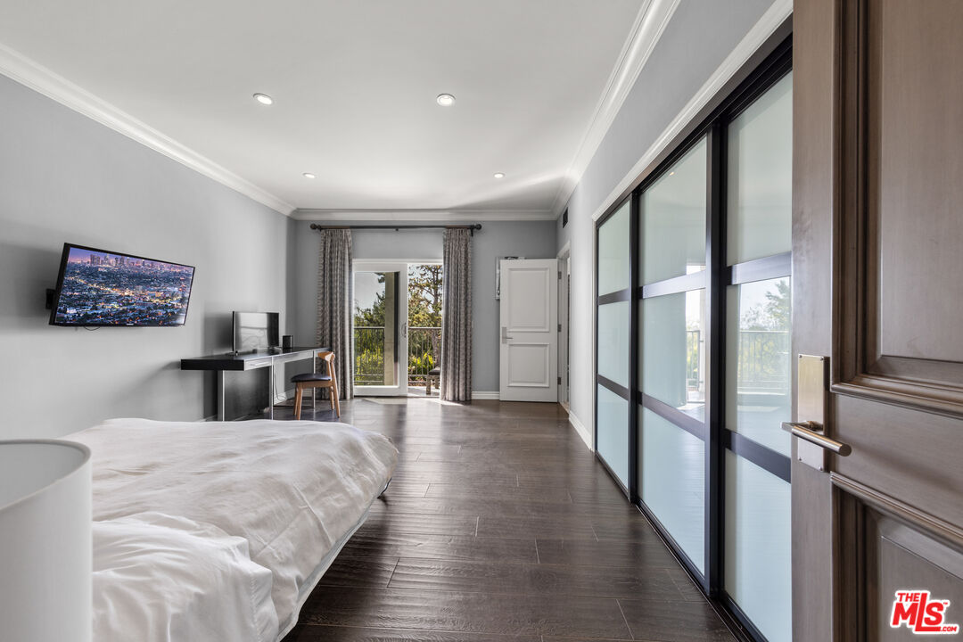 View Cascade, Kings Ct, 90077