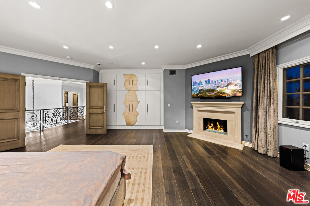 View Cascade, Kings Ct, 90077