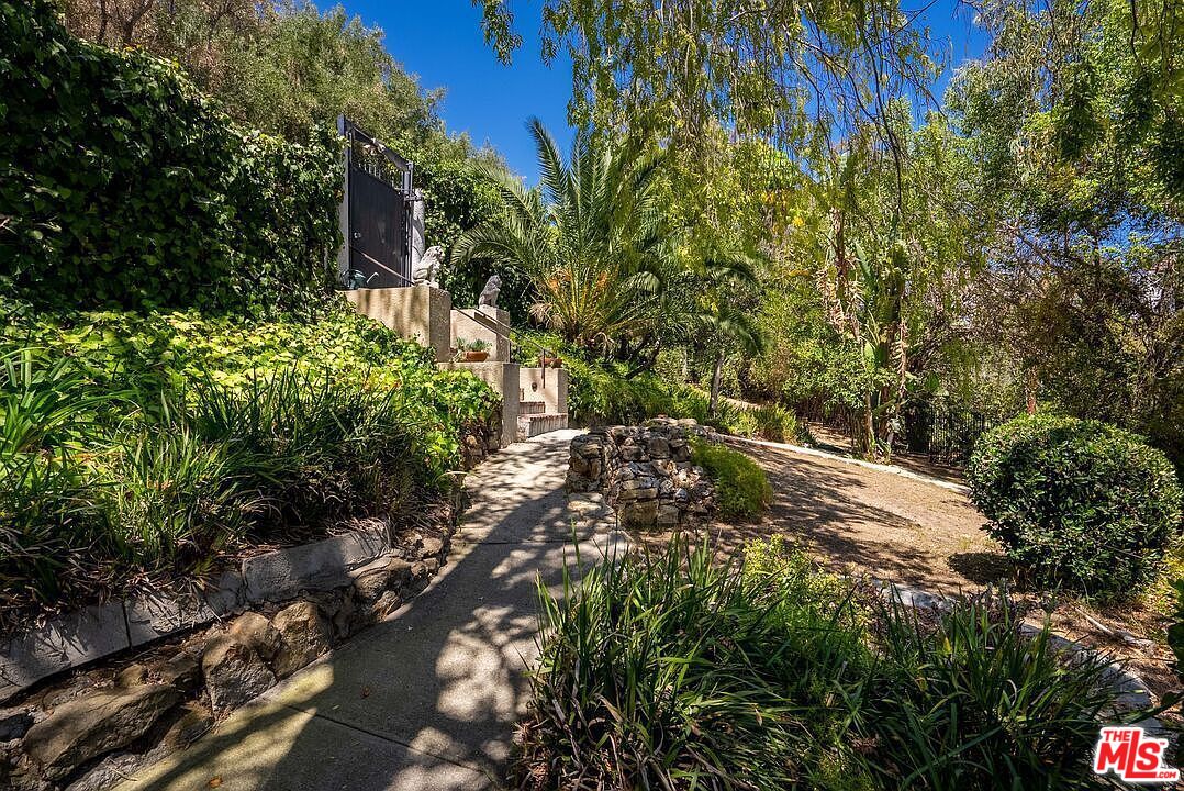 1933 Orchid Ave