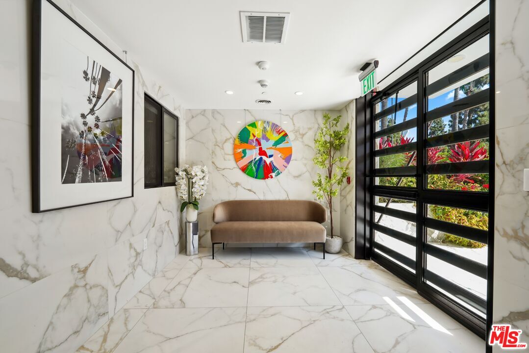 137 N Doheny Dr Unit: 2, 90048