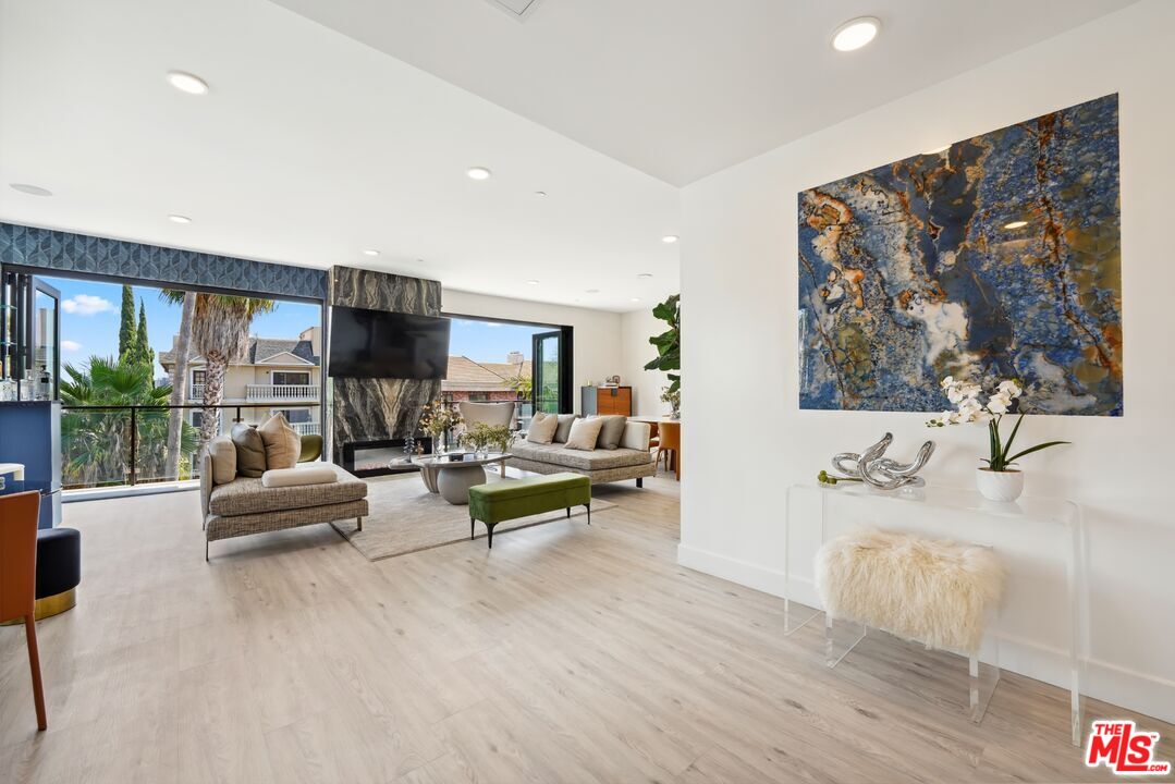 137 N Doheny Dr Unit: 2, 90048