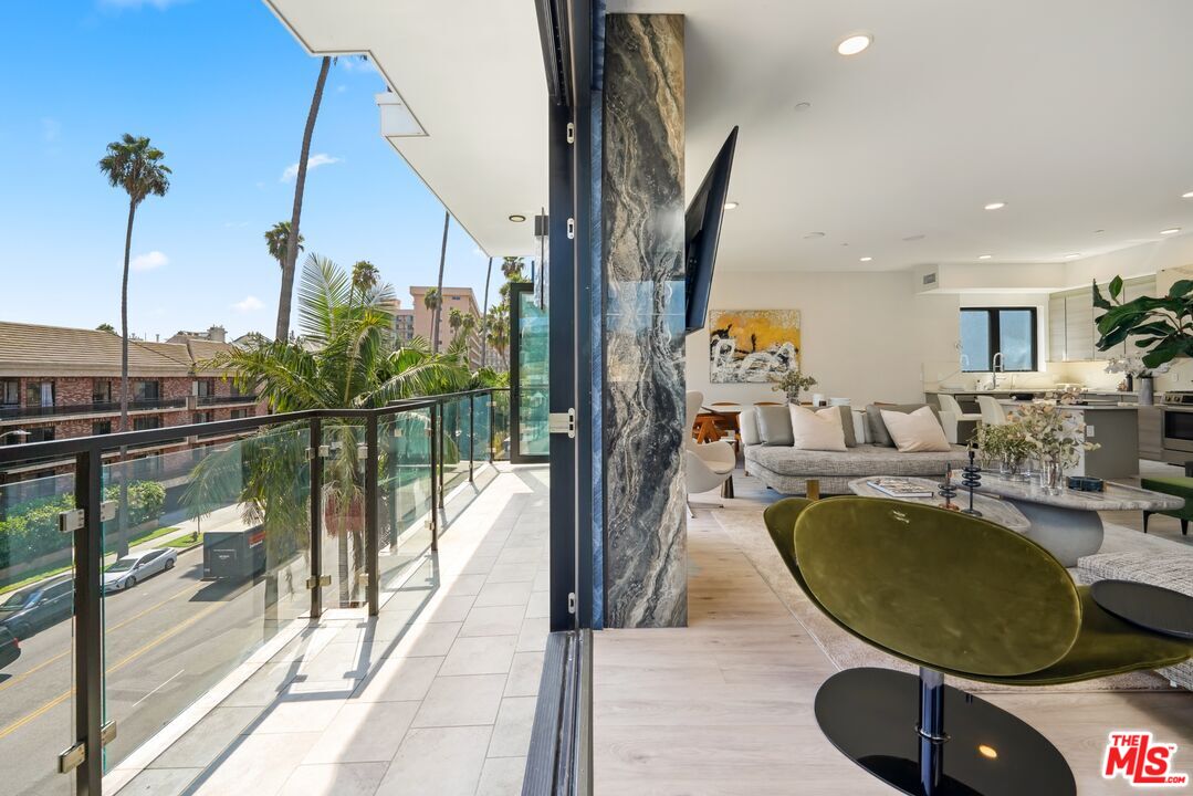 137 N Doheny Dr Unit: 2, 90048