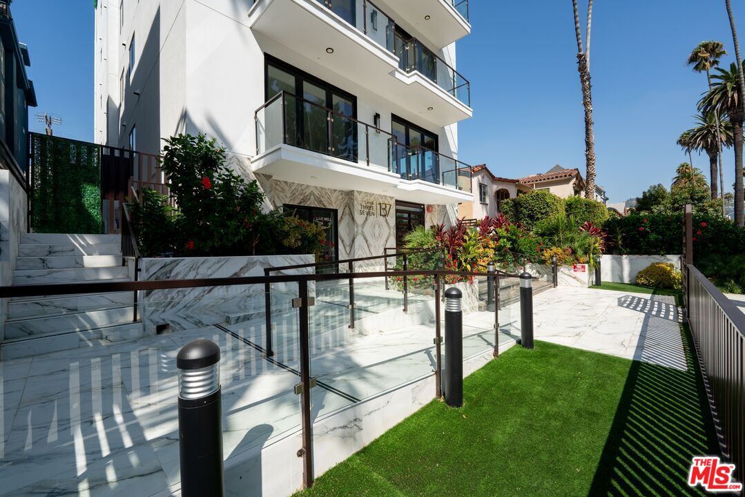 137 N Doheny Dr Unit: 2, 90048
