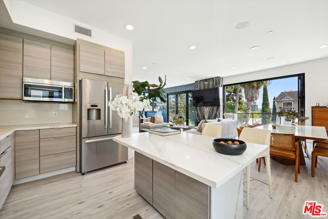137 N Doheny Dr Unit: 2, 90048