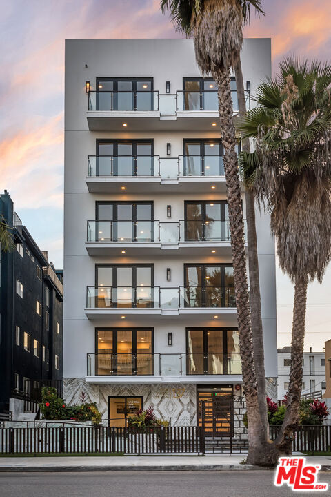 137 N Doheny Dr Unit: 2, 90048