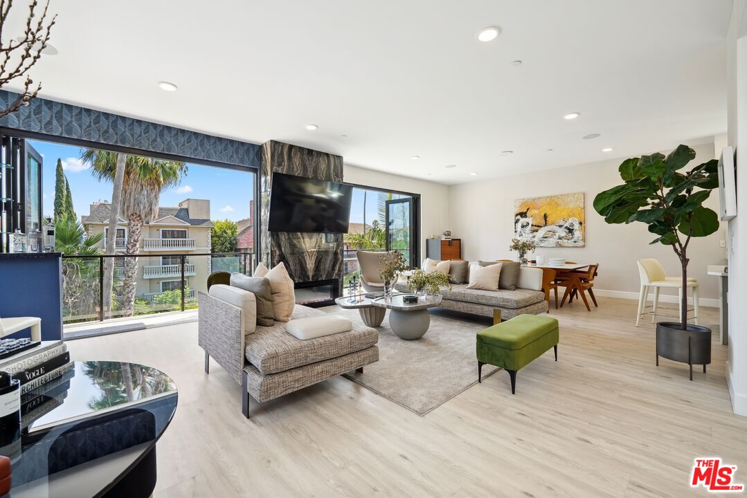 137 N Doheny Dr Unit: 2, 90048