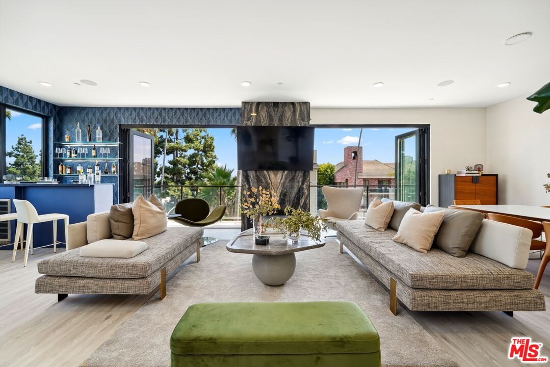 137 N Doheny Dr Unit: 2, 90048