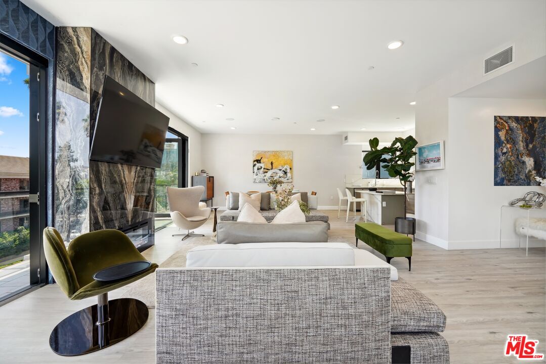 137 N Doheny Dr Unit: 2, 90048
