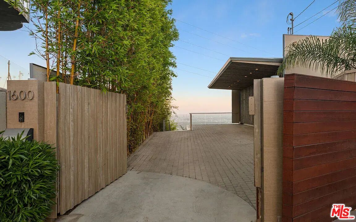 1600 Viewmont Dr