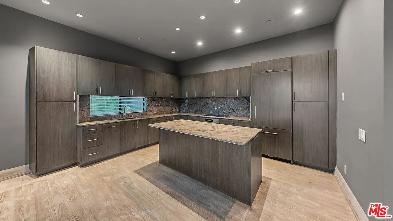 1600 Viewmont Dr