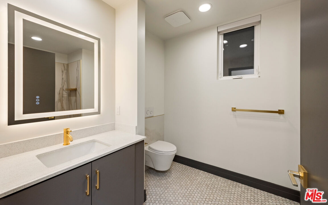 118 N Orlando Ave Unit: 202