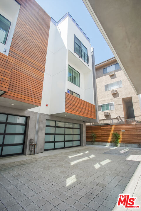 Amber Park, N Fuller Ave, 90046