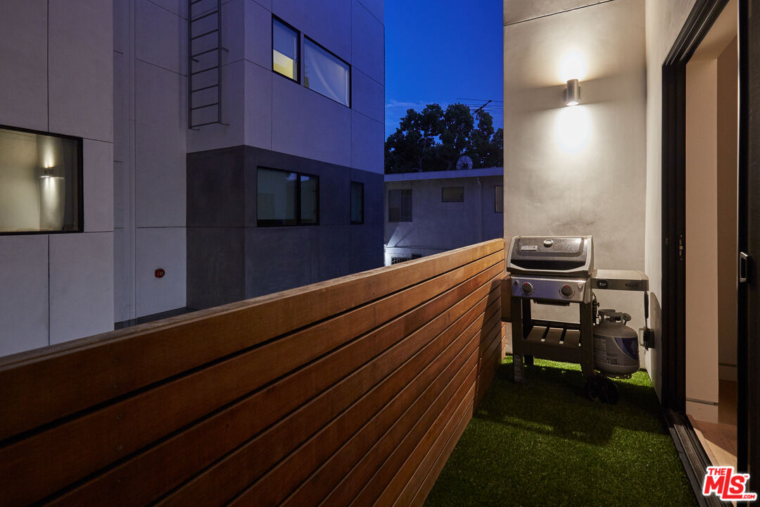 Amber Park, N Fuller Ave, 90046