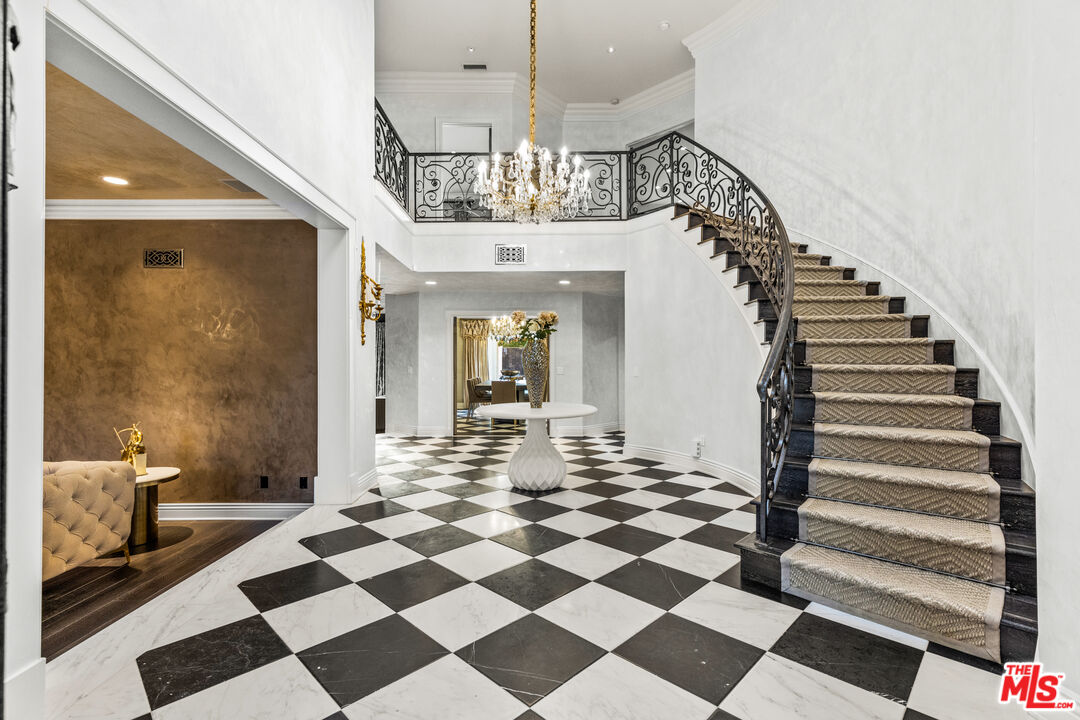 Azure Radiant, Kings Ct, 90077