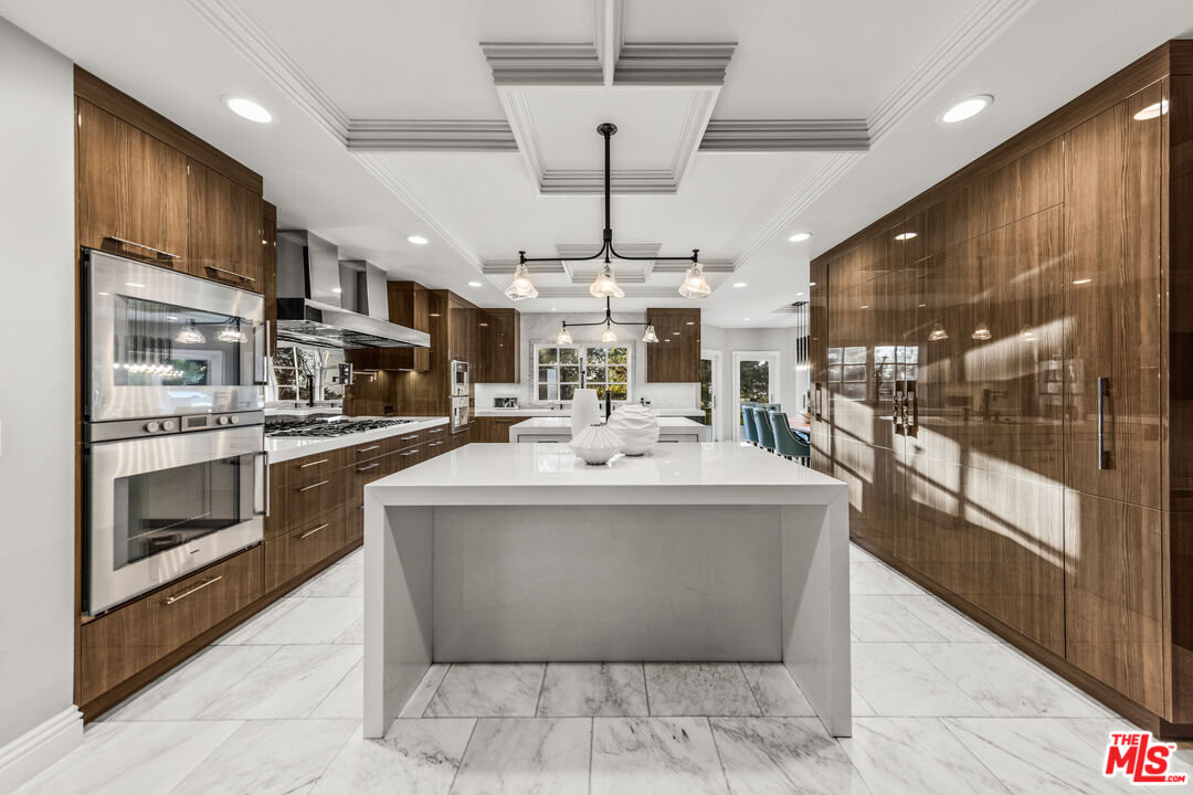 Azure Radiant, Kings Ct, 90077