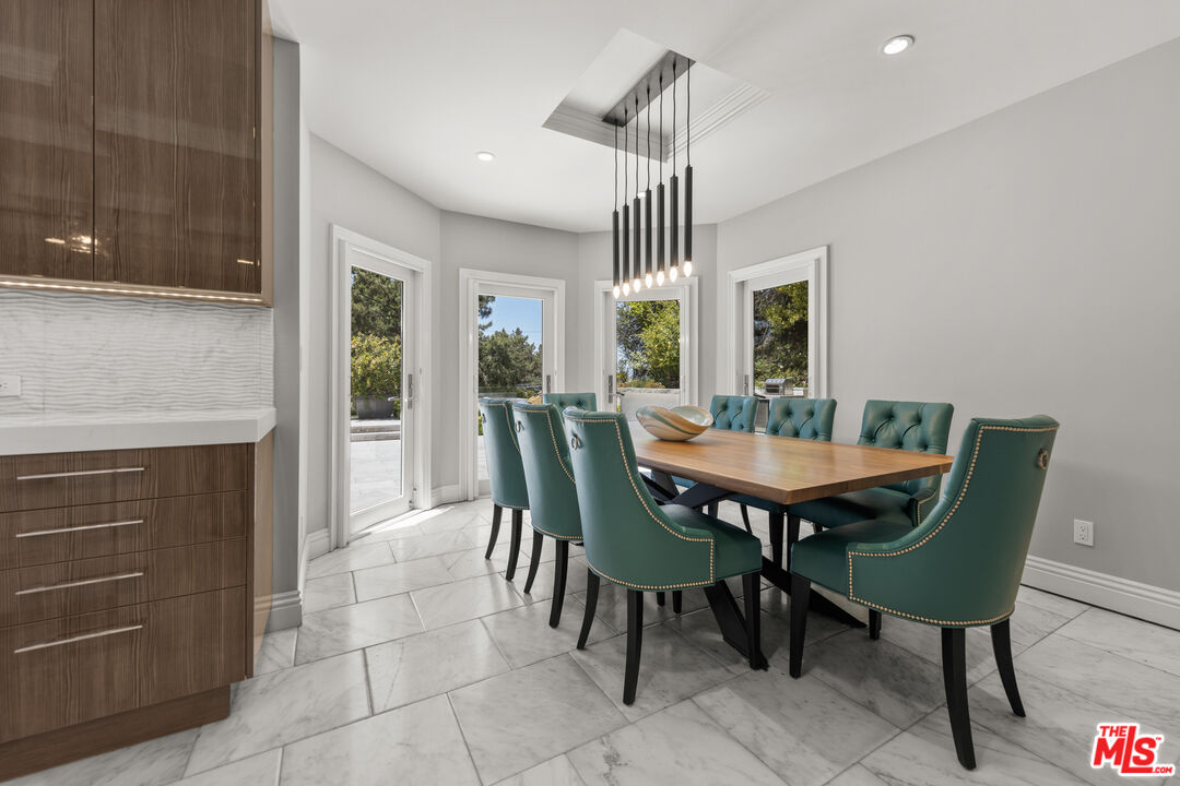 Azure Radiant, Kings Ct, 90077