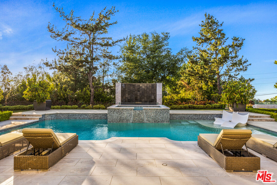 Azure Radiant, Kings Ct, 90077