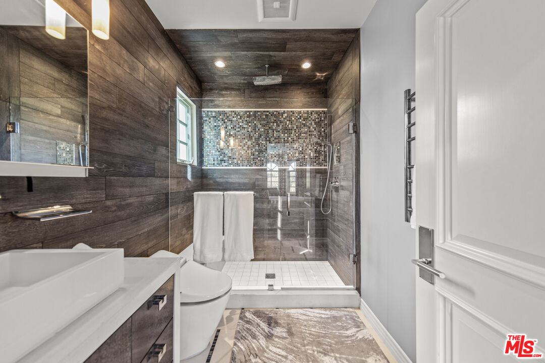 Azure Radiant, Kings Ct, 90077