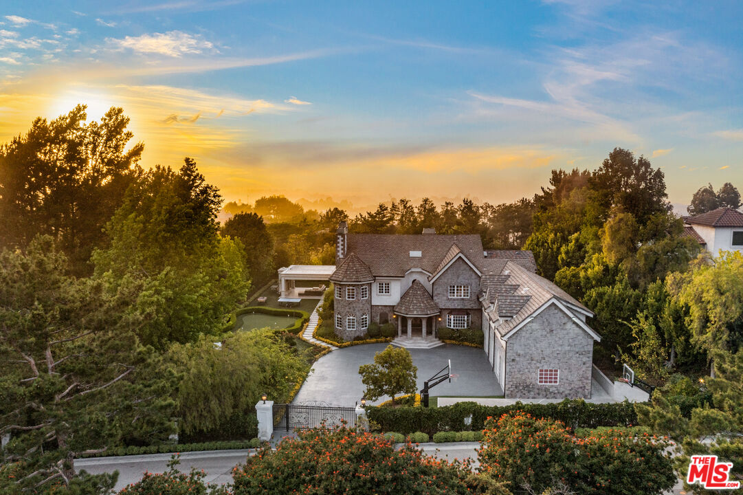 Azure Radiant, Kings Ct, 90077