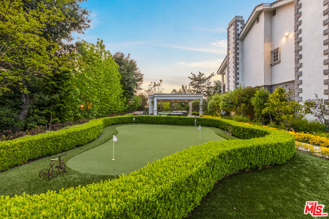 Azure Radiant, Kings Ct, 90077