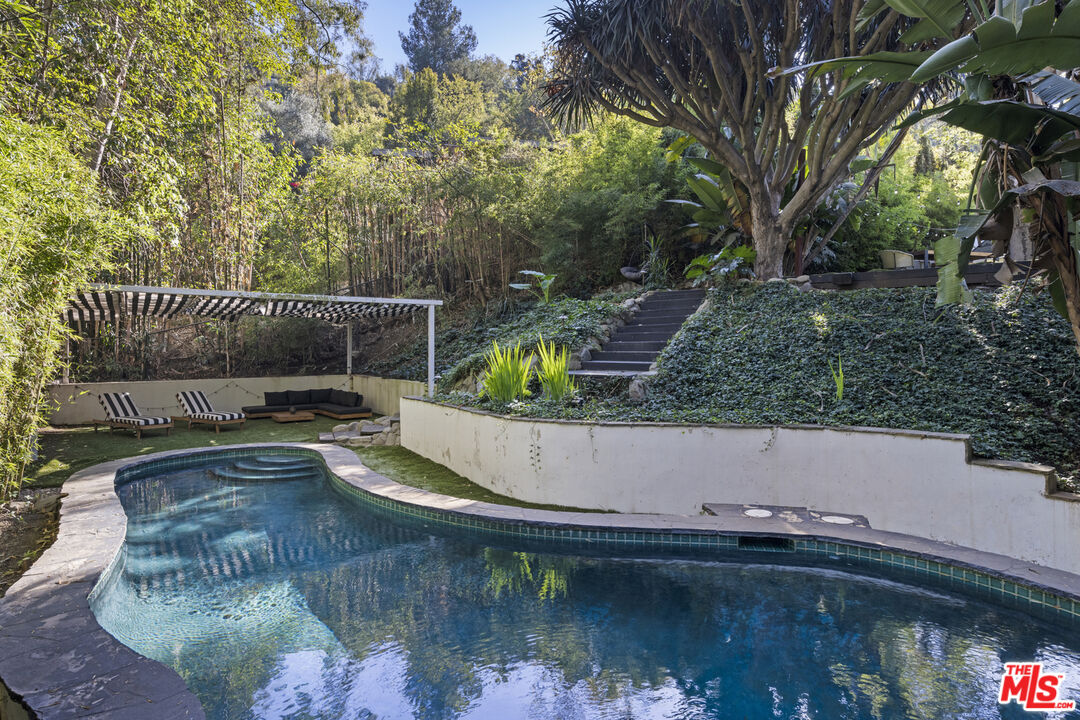 La Castana Dr, 90046