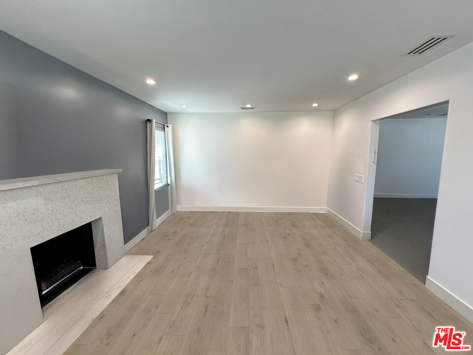 1901 S Point View St