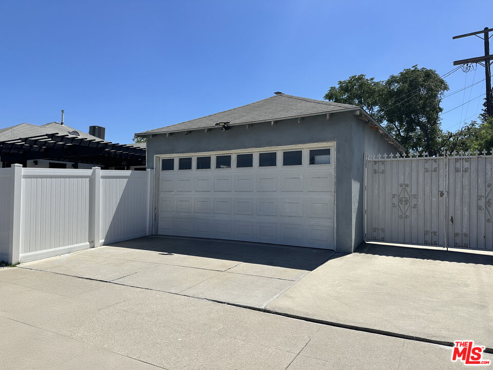 1901 S Point View St