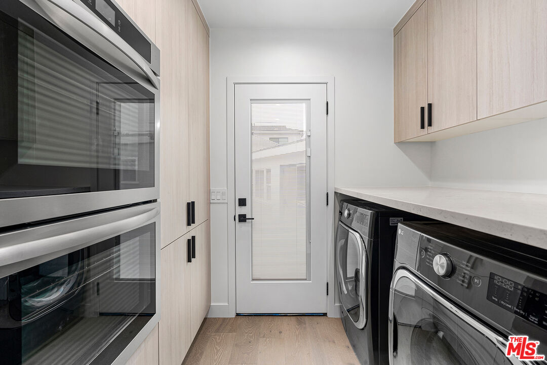 1901 S Point View St