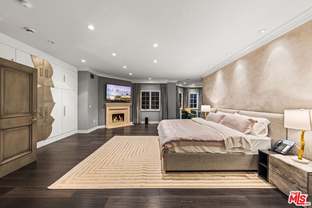 Golden Palazzo, Kings Ct, 90077