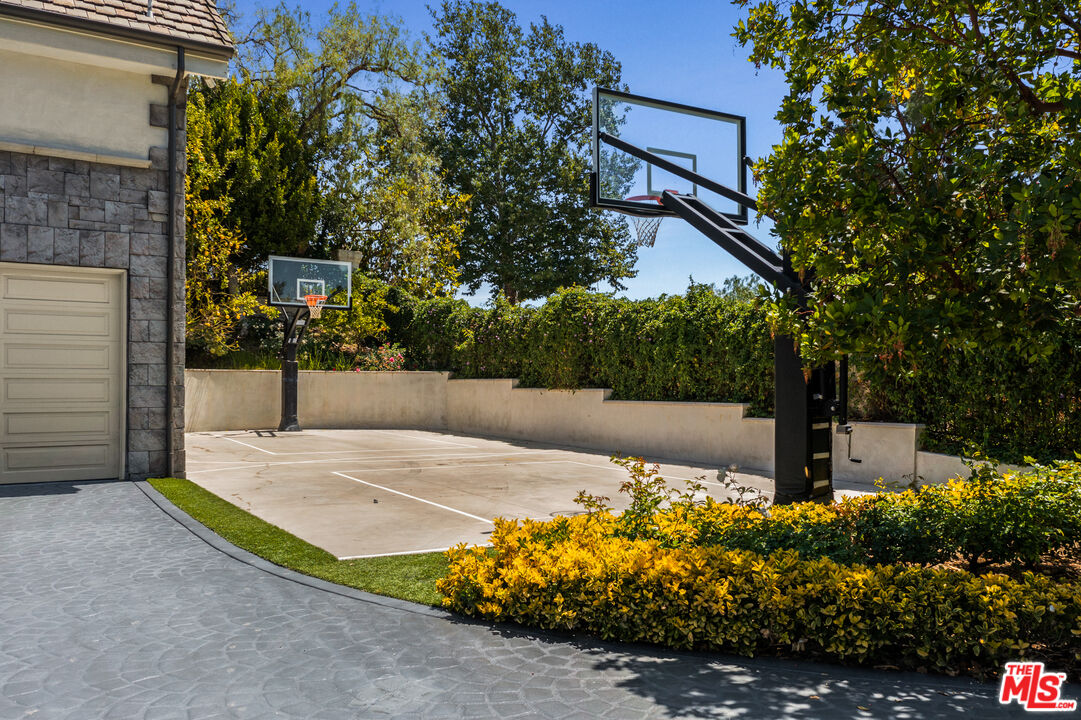 Golden Palazzo, Kings Ct, 90077